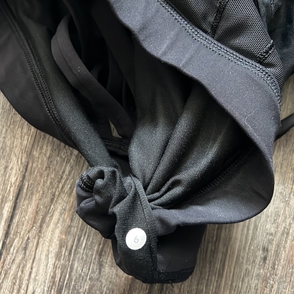 Black Lululemon size 6 top - Picture 2 of 3